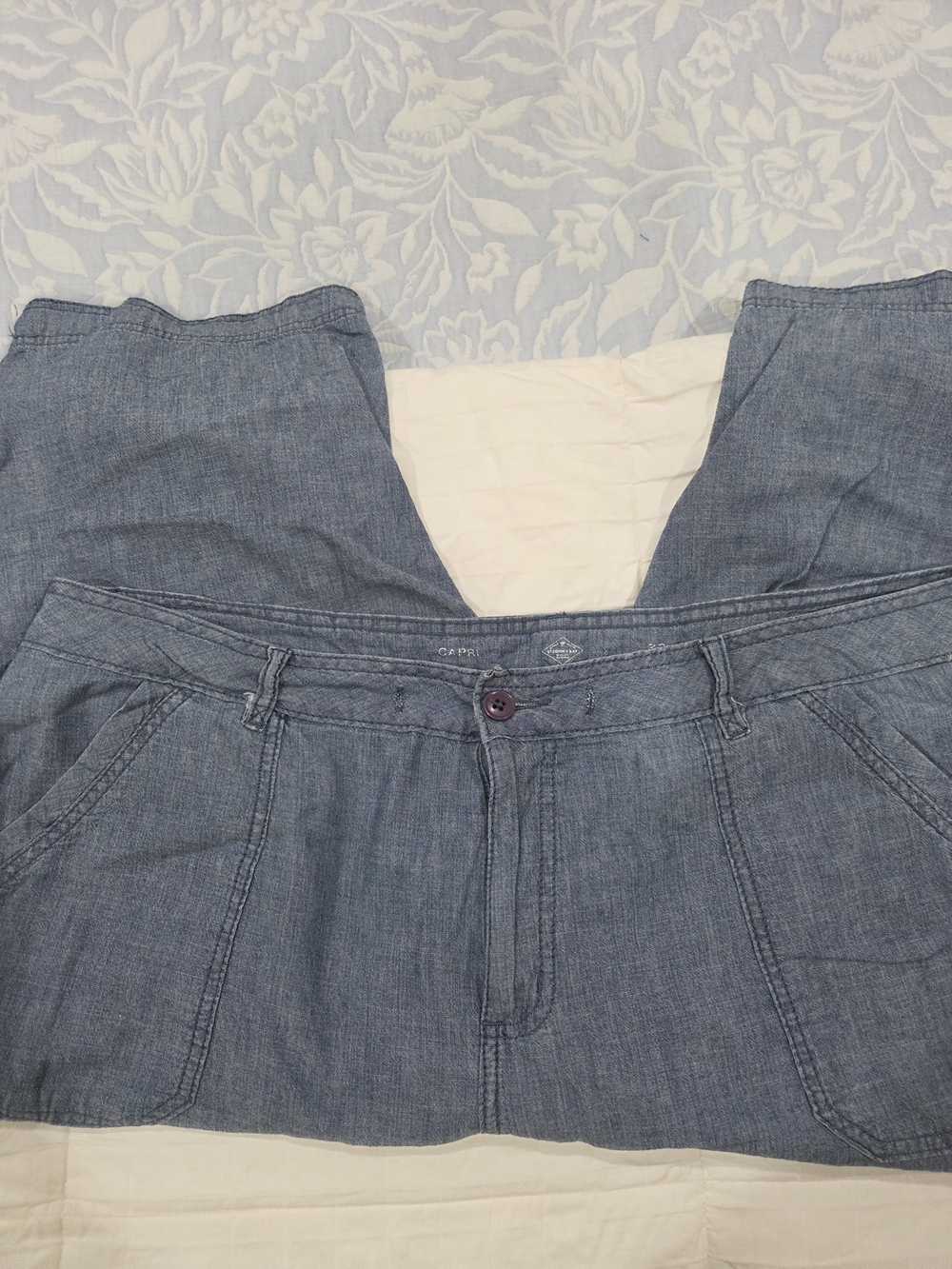 St johns bay Chmabray women's capri pants 22W